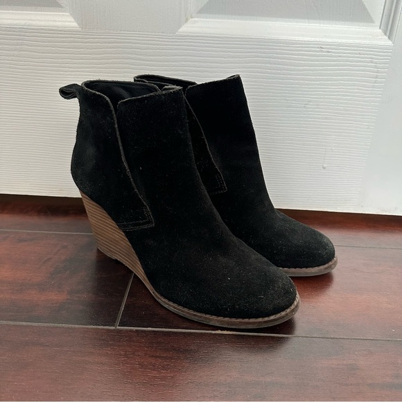 Size 7 Lucky Brand Leather Yoniana Black Pull On Wedge Ankle Boots Booties Shoes - Picture 2 of 7